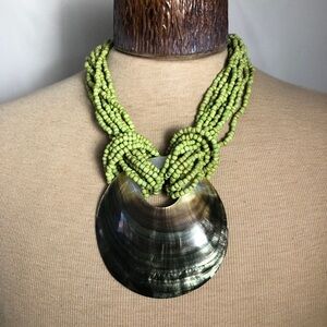 - Womens Large Green/Seashell Neckpiece.